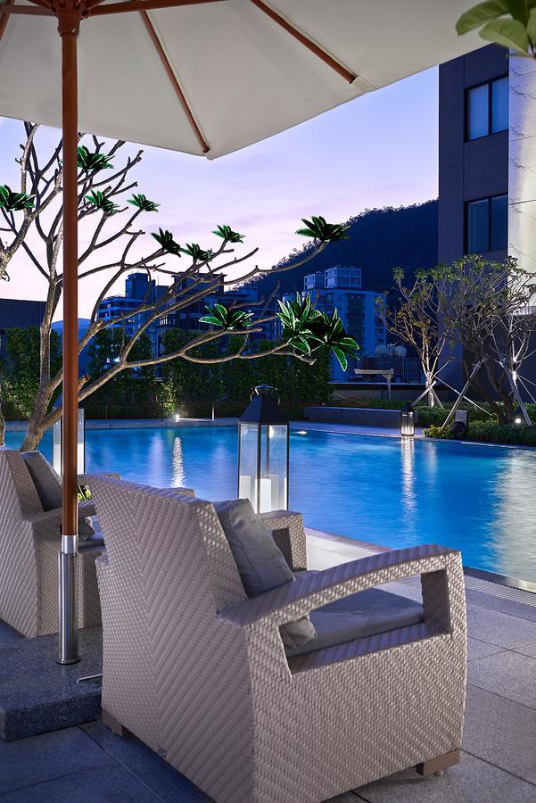 Mu Jiaoxi Hotel Exterior foto The swimming pool at the hotel